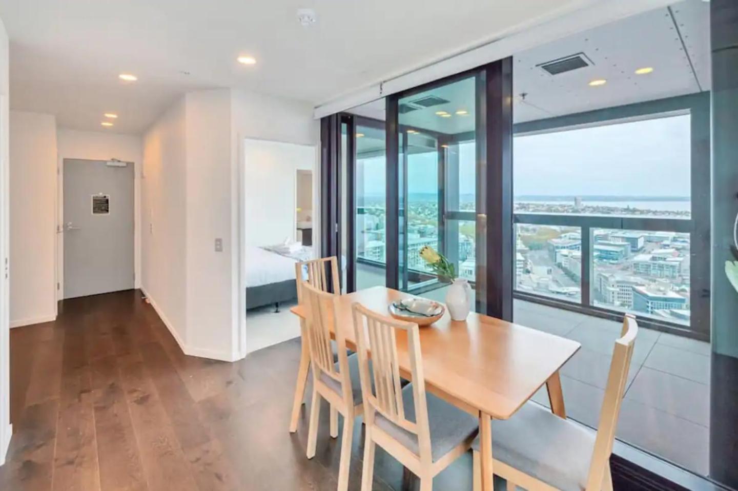 Top Floor Harbour View And Skytower View Apartment In Cbd Auckland Kültér fotó