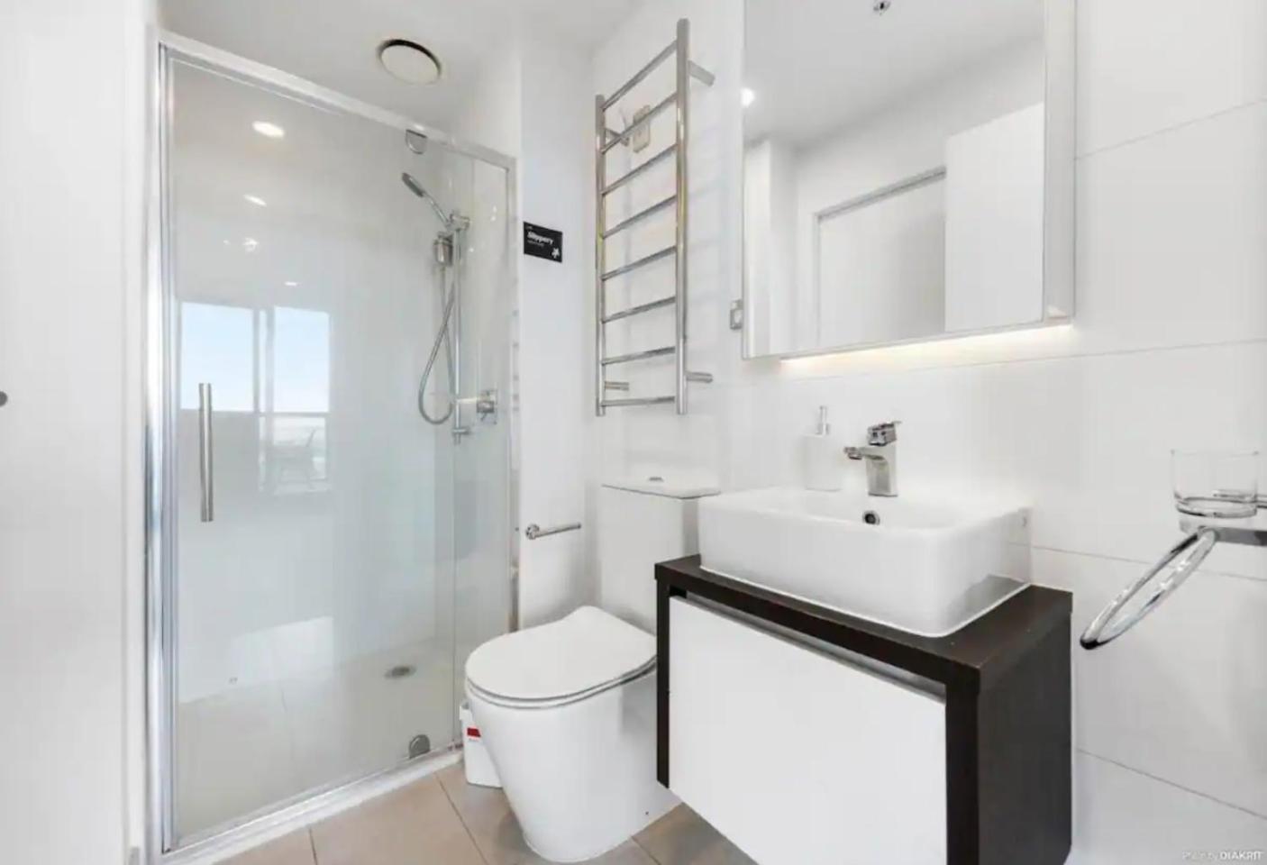 Top Floor Harbour View And Skytower View Apartment In Cbd Auckland Kültér fotó